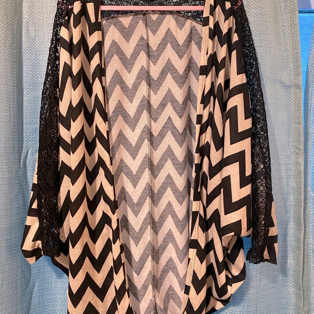 Charlotte Russe chevron print cardigan size medium